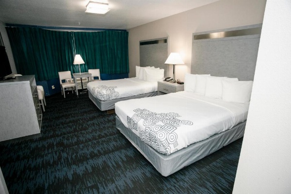 Anchor Beach Inn image 17